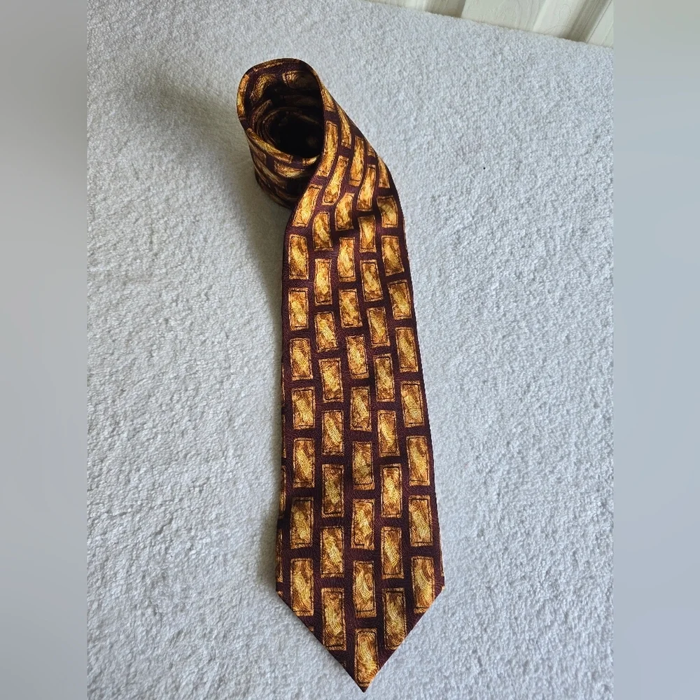 Bellagioseta Geometric Patterned Tie in Brown and Gold